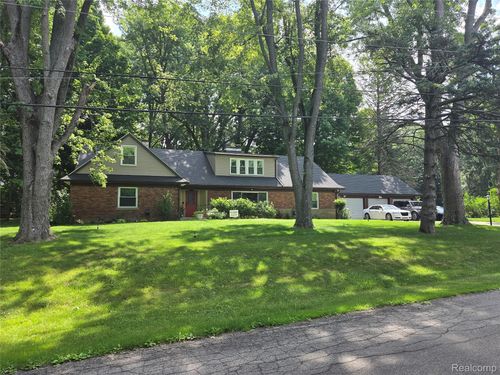 24100 Tamarack Trl, Southfield, MI, 48075-6101 | Card Image