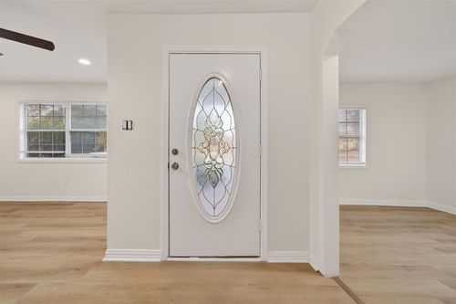 907 S 3rd St, La Porte, TX, 77571-5023 | Card Image