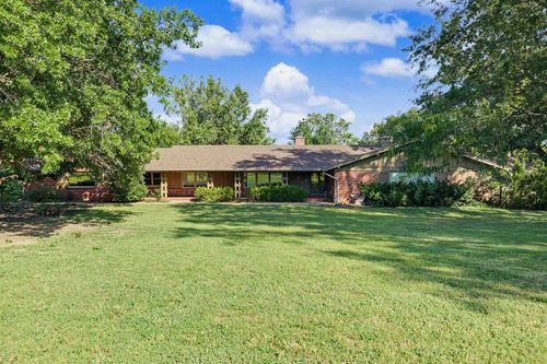 534 Upper Mill Hts. Dr., Salina, KS, 67401 | Card Image