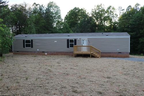 126 Sycamore Dr, Mount Airy, NC, 27030-7998 | Card Image
