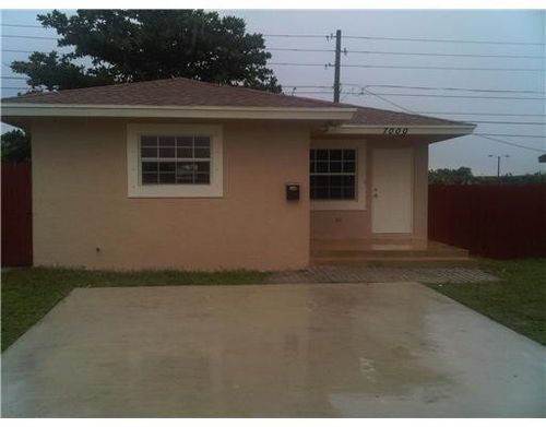 7000 Tyler St, Hollywood, FL, 33024-7352 | Card Image