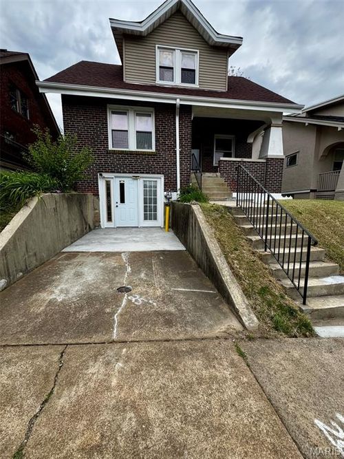 2830 Hampton Ave, Saint Louis, MO, 63139-2627 | Card Image