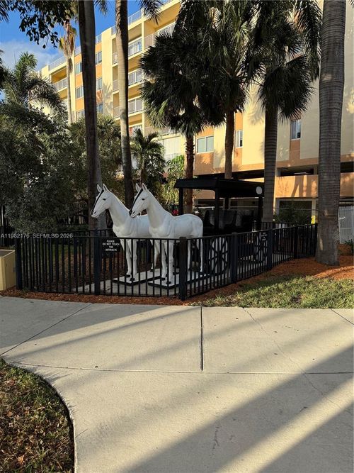 apt-605-200 178th Dr, Sunny Isles Beach, FL, 33160-2861 | Card Image