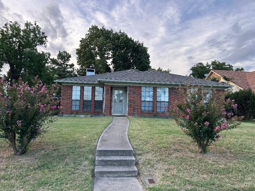 823 Blue Oak Dr, Lewisville, TX, 75067-6228 | Card Image