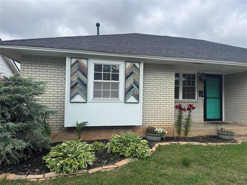 1317 Lawton, Moore, OK, 73160-3636 | Card Image