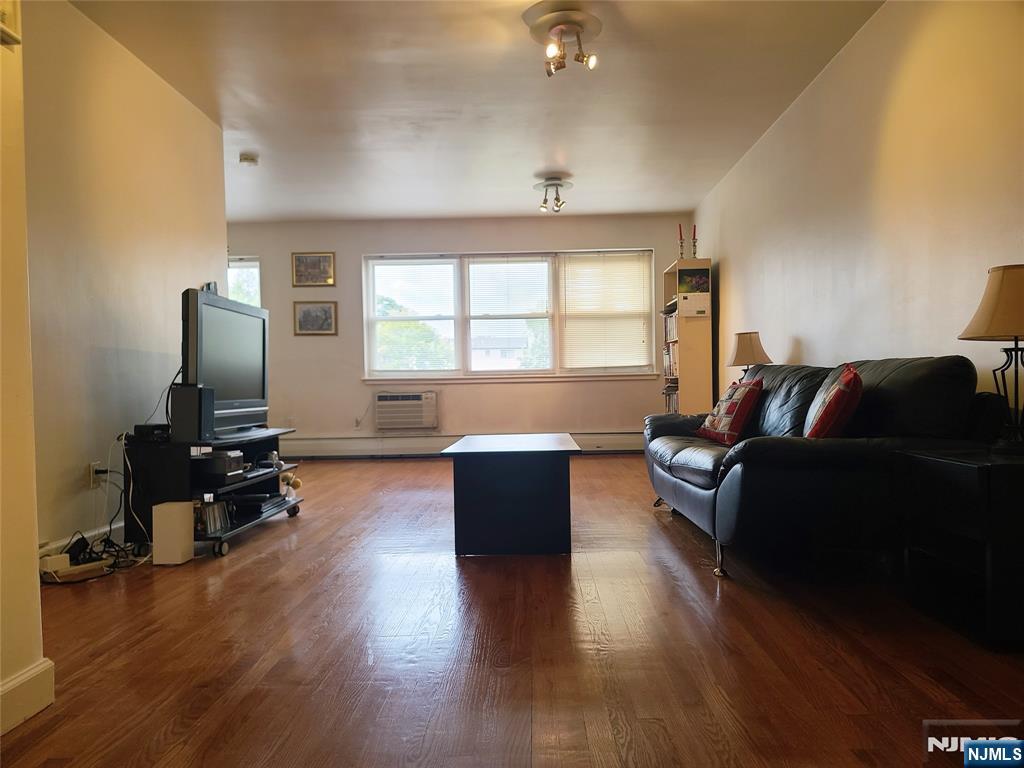 Residential Lease in Fort Lee