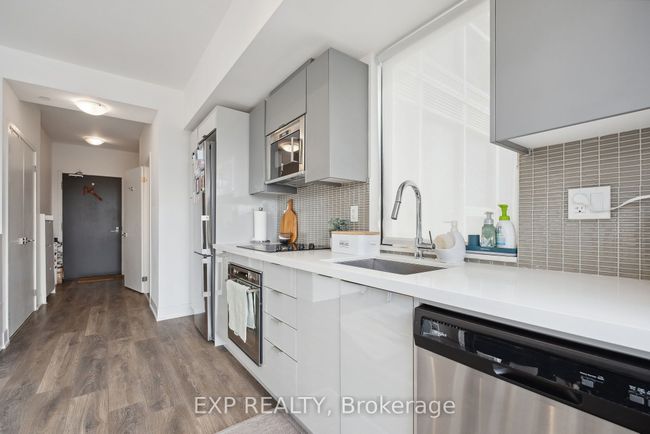 409 - 2916 Highway 7 Highway, Condo with 2 bedrooms, 2 bathrooms and 1 parking in Vaughan ON | Image 8