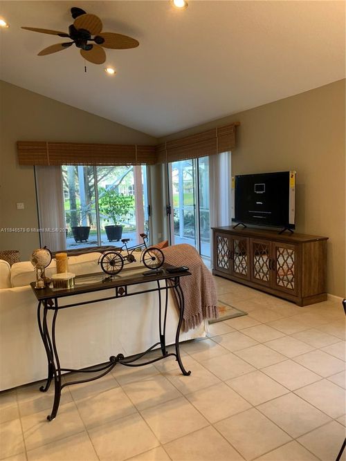 231 Canterbury Dr W, Palm Beach Gardens, FL, 33418-7178 | Card Image