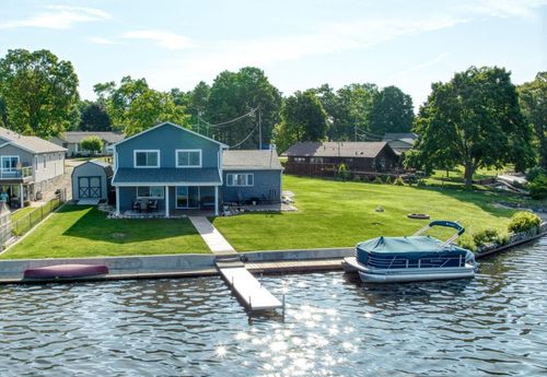 284 Washington Dr, Michigan Center, MI, 49254-1447 | Card Image