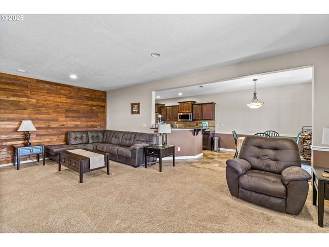 1972 Adelman Loop, House other with 3 bedrooms, 3 bathrooms and 2 parking in Eugene OR | Image 8