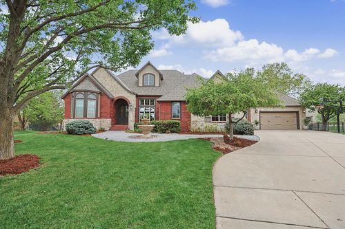 2525 N Loch Lomond Ct, Wichita, KS, 67228-8050 | Card Image