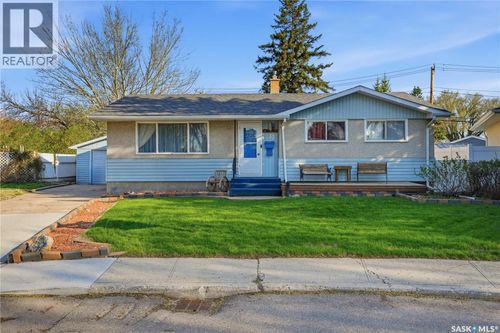 35 Mcinnis Cres, Regina, SK, S4R3E7 | Card Image