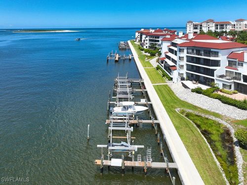 324-324 La Peninsula Blvd, NAPLES, FL, 34113-4037 | Card Image