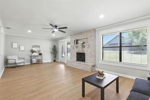 5610 Cuero Dr, Granbury, TX, 76049-5270 | Card Image