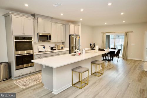 4619 Olivine Dr, CHANTILLY, VA, 20151-4287 | Card Image