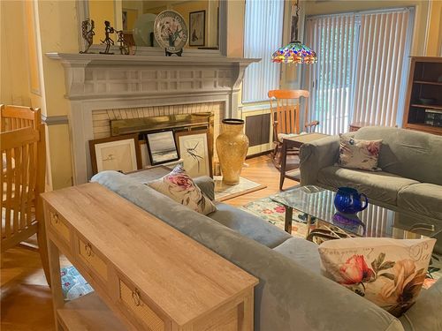 46 Chastellux Ave, Newport, RI, 02840-3887 | Card Image