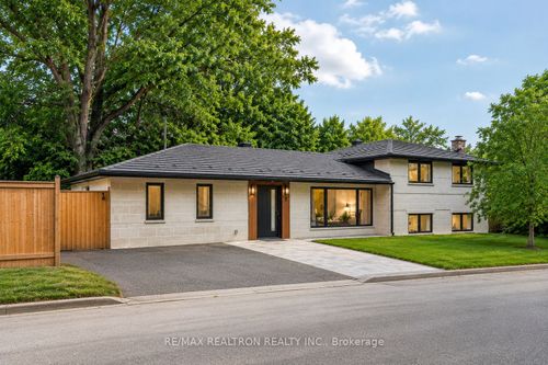 3 Reuben St, Aurora, ON, L4G2M1 | Card Image