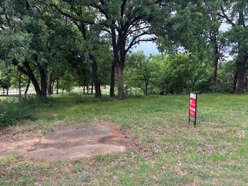 4609 Oak Creek Dr, Arlington, TX, 76017-1661 | Card Image