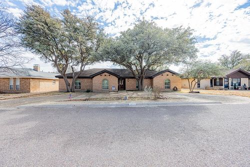 2913 Northtown Pl, Midland, TX, 79705-4234 | Card Image