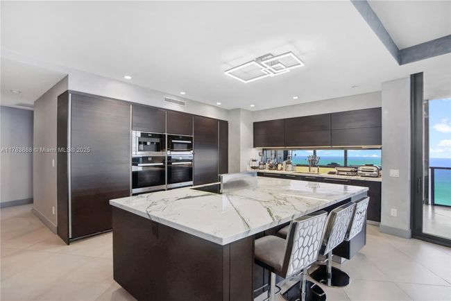 APT-5505 - 18555 Collins Ave, Condo with 3 bedrooms, 5 bathrooms and null parking in Sunny Isles Beach FL | Image 17