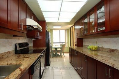 211 St Patrick St, Condo with 3 bedrooms, 2 bathrooms and 1 parking in Toronto ON | Image 3