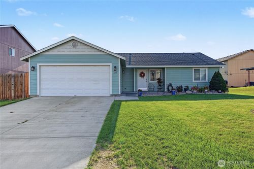 216 N Tamer St, Moses Lake, WA, 98837-4036 | Card Image