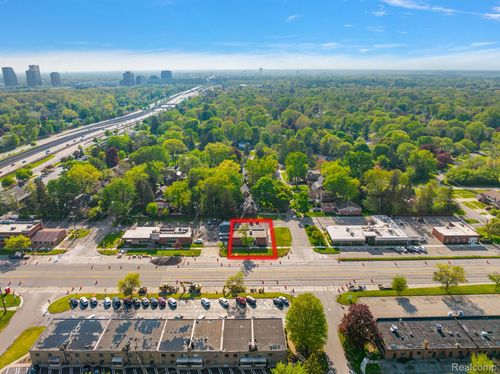 27241 Southfield Rd, Lathrup Village, MI, 48076-3406 | Card Image