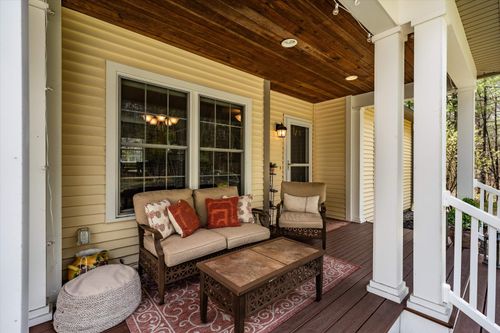 70 Greenmeadow Ln, Bedford, NH, 03110-6301 | Card Image