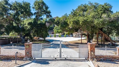 26251 Ravenhill Rd, Canyon Country, CA, 91387 | Card Image