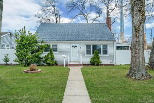 23 Lakewood Avenue, Brookhaven, NY, 11779 | Card Image