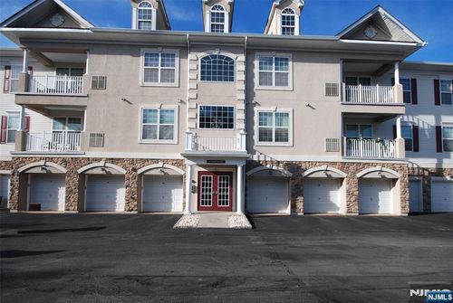 7 Cliff Rd, Woodland Park, NJ, 07424-4221 | Card Image