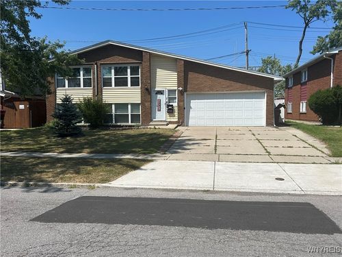 18 Barone Cir, Cheektowaga, NY, 14225-3617 | Card Image