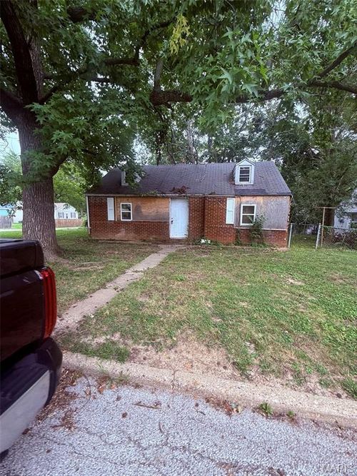 752 S Miller Ct, Decatur, IL, 62521-3266 | Card Image