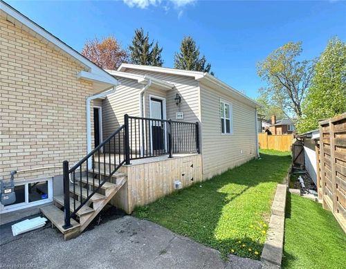 {{alt}} | Card Image