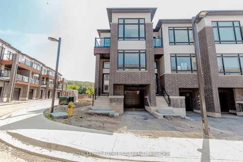 25 Sidney Rose Common, Saint Catharines, ON, L2T0B3 | Card Image