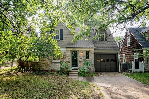 7520 Main St, Kansas City, MO, 64114-1901 | Card Image