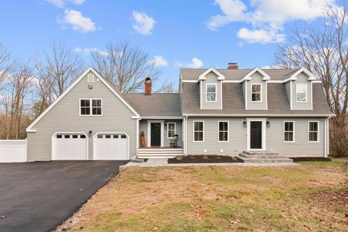 4 Roaring Brook Ln, Shelton, CT, 06484-3707 | Card Image