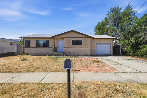 913 Goldenrod St, Escondido, CA, 92027-1711 | Card Image