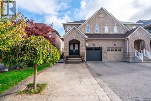 9 Martina Cres, Woodbridge, ON, L4H3B6 | Card Image