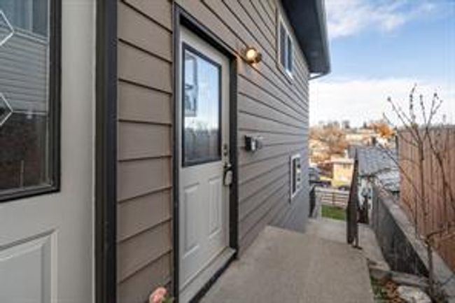 3 - 52 38a Ave Sw, Home with 2 bedrooms, 1 bathrooms and 1 parking in Calgary AB | Image 4