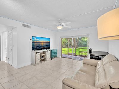 11 - 604 Nw 13th Street, Condo with 2 bedrooms, 2 bathrooms and null parking in Boca Raton FL | Image 1