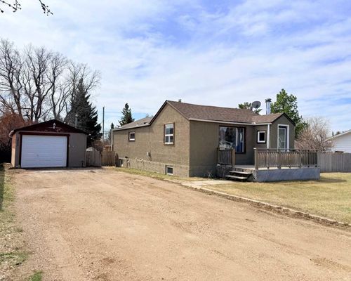 1033 16 Ave, Wainwright, AB, T9W1K3 | Card Image