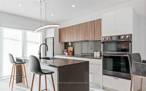2-16 Minto St, Toronto, ON, M4L1B6 | Card Image