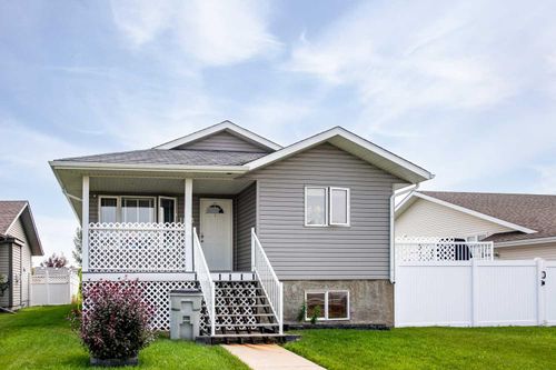 1025 30 St, Wainwright, AB, T9W0A9 | Card Image