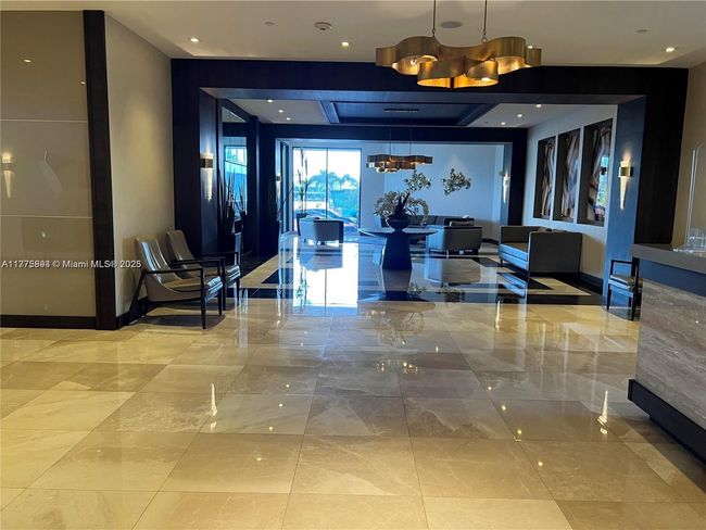APT-2034 - 20505 E Country Club Dr, Home with 2 bedrooms, 2 bathrooms and null parking in Aventura FL | Image 5