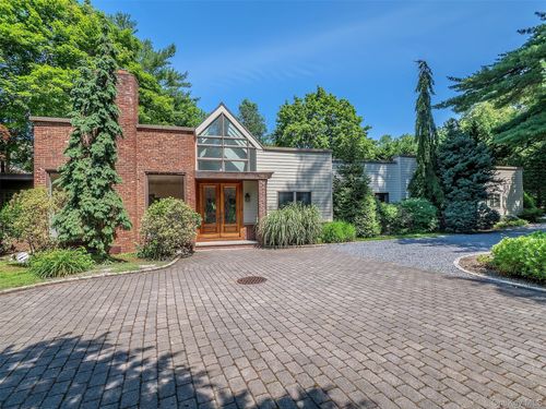 3 West Dr, Plandome, NY, 11030-1428 | Card Image