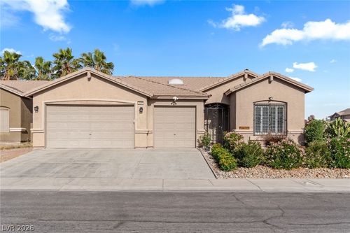 4520 Rockpine Dr, North Las Vegas, NV, 89081-3272 | Card Image