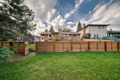 264 Cannington Pl Sw, House detached with 5 bedrooms, 2 bathrooms and 3 parking in Calgary AB | Image 2