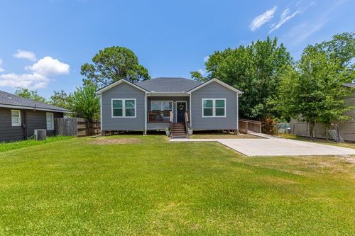 3132 Walnut Ave, Groves, TX, 77619-6128 | Card Image