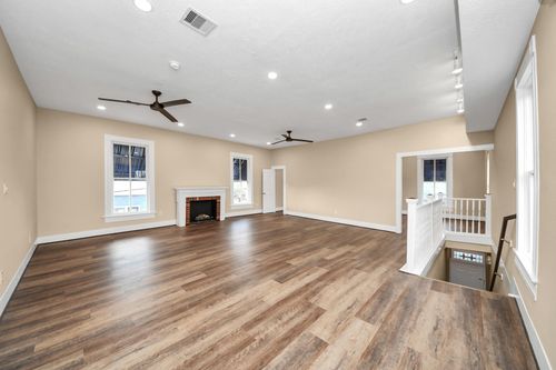 12-223 W Main St, La Porte, TX, 77571-5103 | Card Image